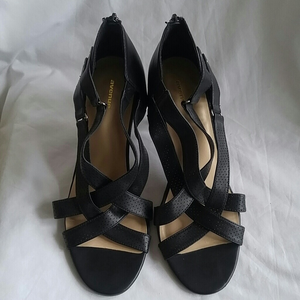 Shoes - Picture 2 of 8